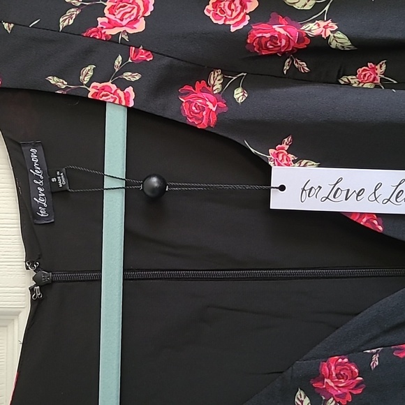 Sz small dress - Picture 2 of 4